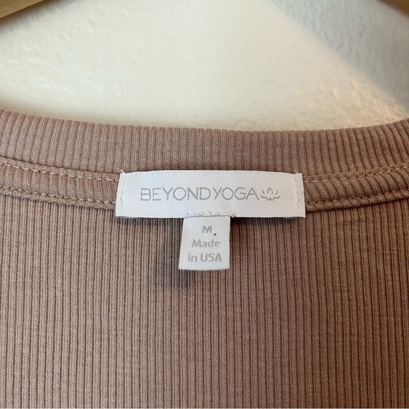 Beyond Yoga Take The Plunge V-Neck Ribbed Tee Shirt Chai - Picture 3 of 5